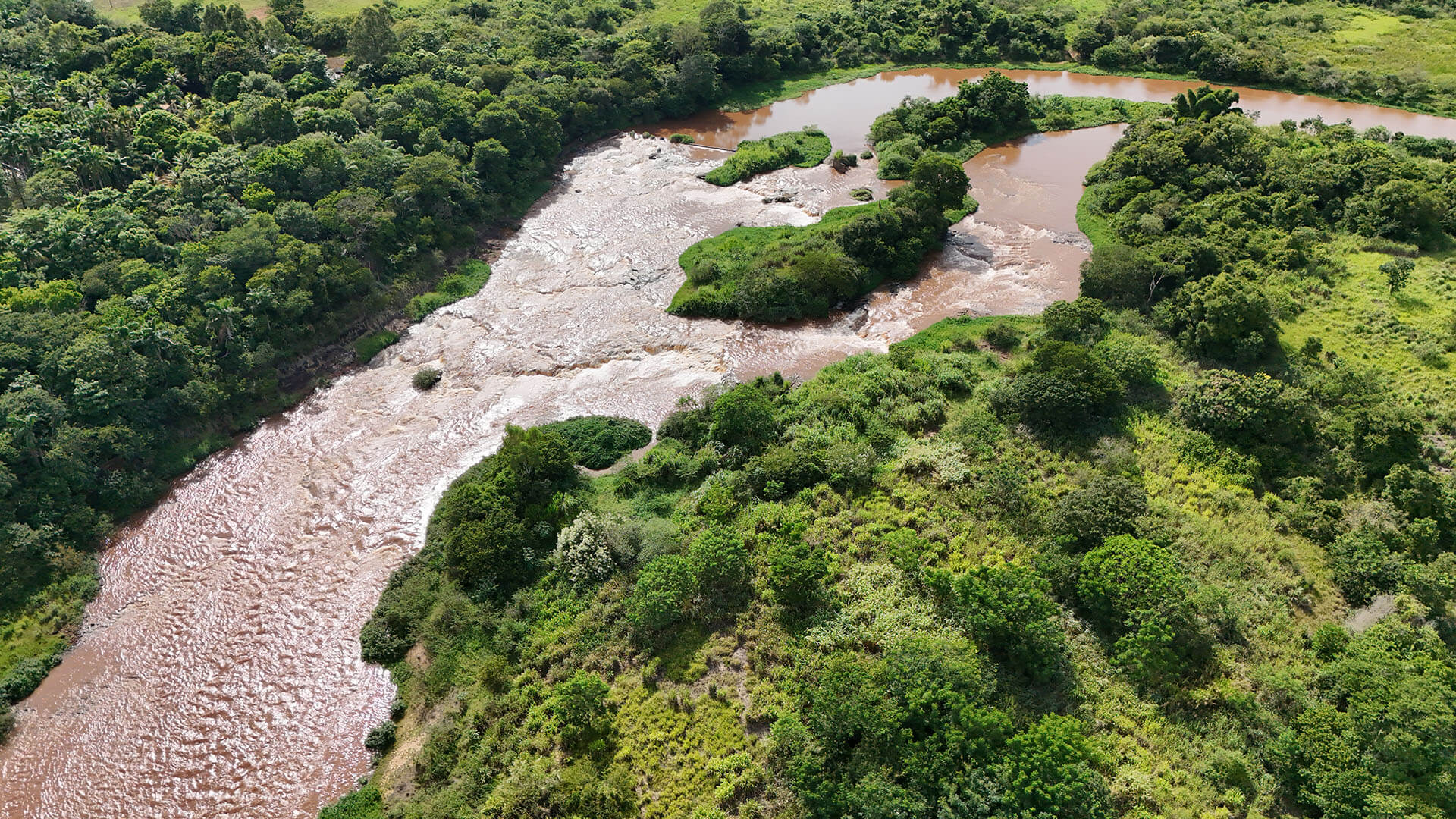 Corredeiras do rio Pirapó em vista aérea